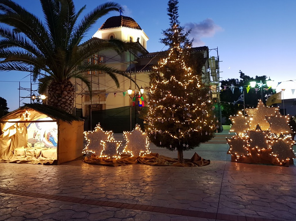 Το υπέροχο χριστουγεννιάτικο στόλισμα στον Μαραθώνα.