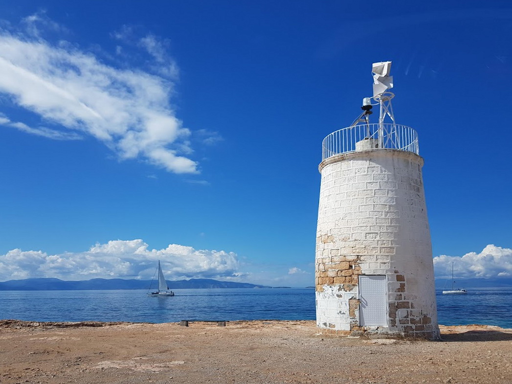 Το φανάρι του Μπούζα, σαν ζωγραφιά.