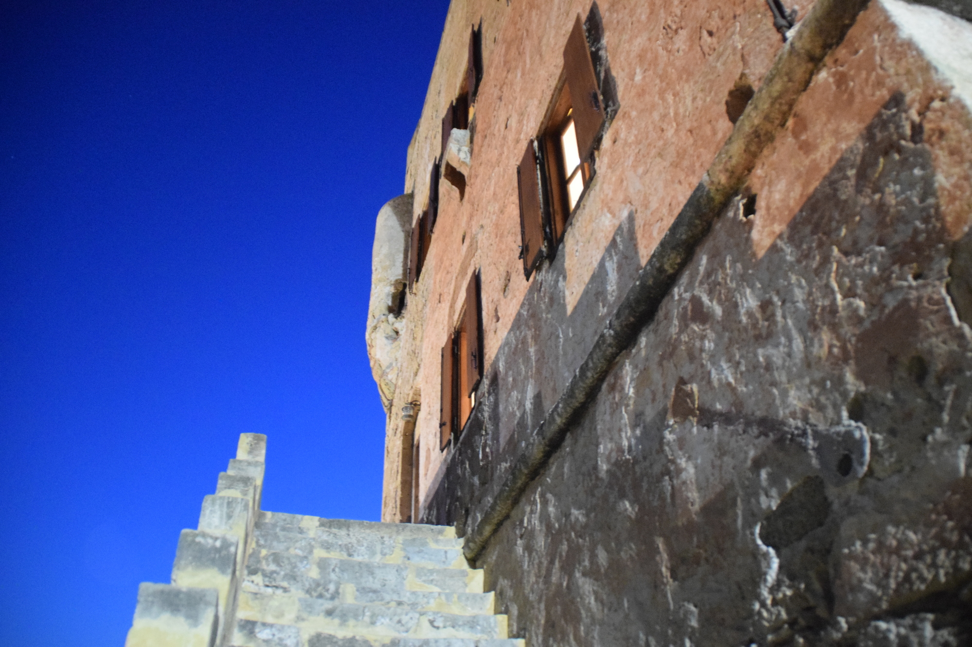 Πρώτη Σημαία. Ομαδική εικαστική έκθεση στον Πύργο του Μαρκέλλου.